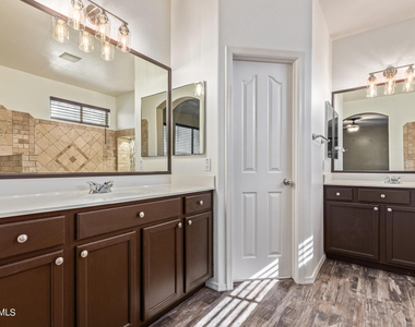 11826 N 146th Avenue - Photo Thumbnail 16