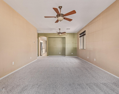 11826 N 146th Avenue - Photo Thumbnail 4