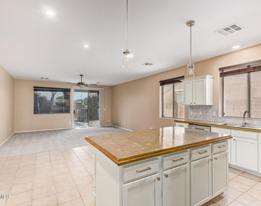11826 N 146th Avenue - Photo Thumbnail 11