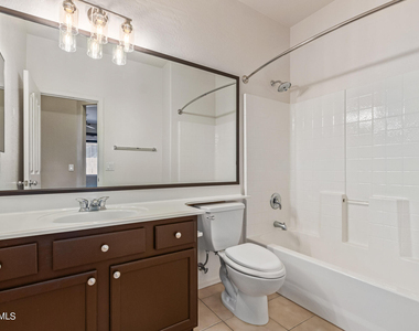 11826 N 146th Avenue - Photo Thumbnail 22