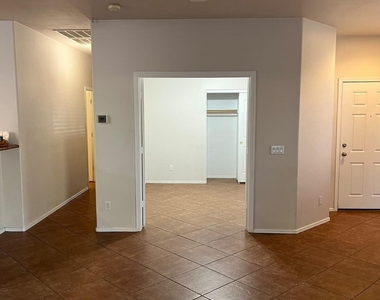 12732 W Glenrosa Drive - Photo Thumbnail 11