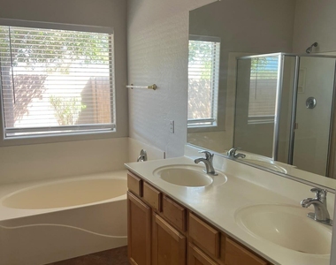 12732 W Glenrosa Drive - Photo Thumbnail 8