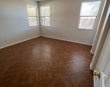 12732 W Glenrosa Drive - Photo Thumbnail 10