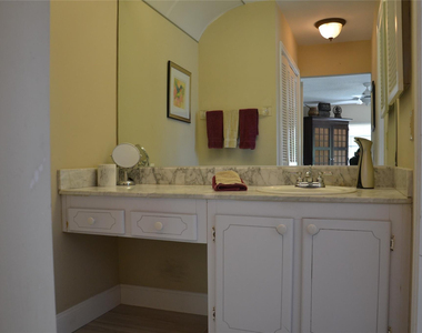 6201 Bay Club Drive - Photo Thumbnail 11