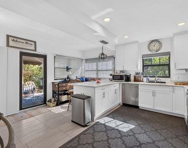 423 49th Street - Photo Thumbnail 13