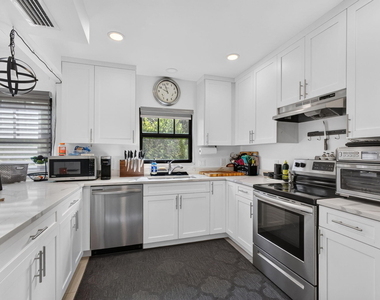 423 49th Street - Photo Thumbnail 6