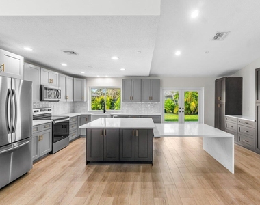 4593 Ellwood Drive - Photo Thumbnail 7