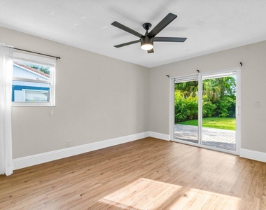 4593 Ellwood Drive - Photo Thumbnail 23
