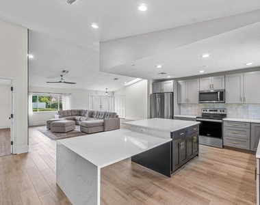 4593 Ellwood Drive - Photo Thumbnail 10