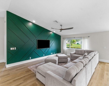 4593 Ellwood Drive - Photo Thumbnail 3