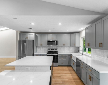4593 Ellwood Drive - Photo Thumbnail 6
