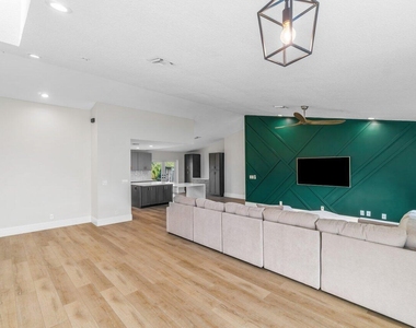 4593 Ellwood Drive - Photo Thumbnail 2