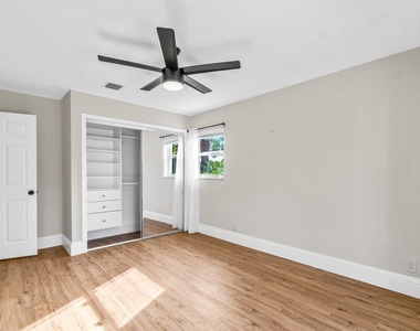 4593 Ellwood Drive - Photo Thumbnail 24
