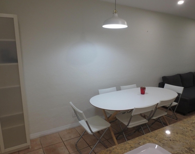 1609 Ne 4th Court - Photo Thumbnail 2