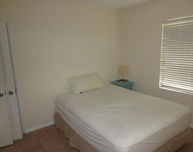 1609 Ne 4th Court - Photo Thumbnail 6