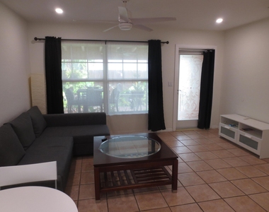 1609 Ne 4th Court - Photo Thumbnail 3