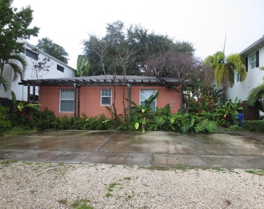 1609 Ne 4th Court - Photo Thumbnail 13