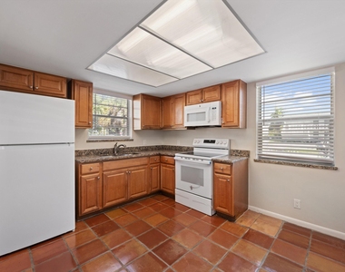 2707 Vandiver Drive - Photo Thumbnail 3