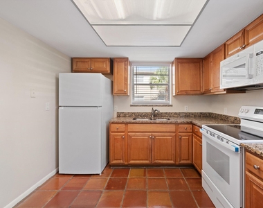 2707 Vandiver Drive - Photo Thumbnail 4
