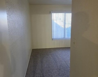 4730 W Northern Avenue - Photo Thumbnail 8
