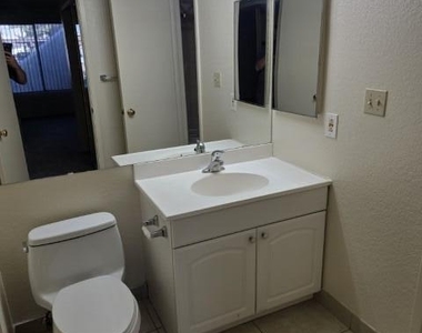 4730 W Northern Avenue - Photo Thumbnail 13