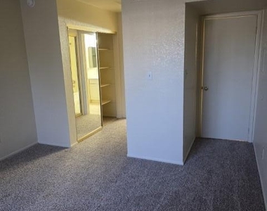 4730 W Northern Avenue - Photo Thumbnail 9