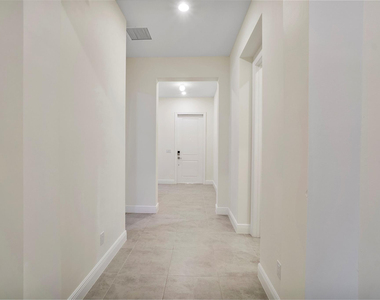 11785 S Waterway Circle - Photo Thumbnail 4