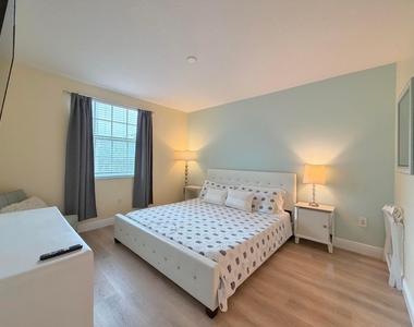 610 Clematis Street - Photo Thumbnail 11