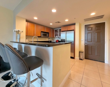 610 Clematis Street - Photo Thumbnail 8