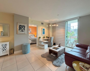 610 Clematis Street - Photo Thumbnail 5