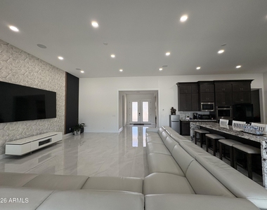 1285 E Mead Drive - Photo Thumbnail 8