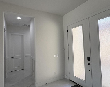 1285 E Mead Drive - Photo Thumbnail 4