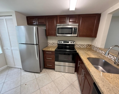 3817 Nw 90th Avenue - Photo Thumbnail 2