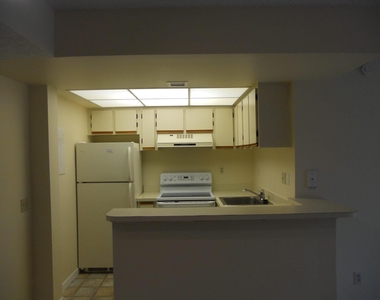 752 Executive Center Drive - Photo Thumbnail 4