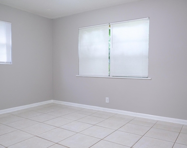 401 Silver Beach Road - Photo Thumbnail 11