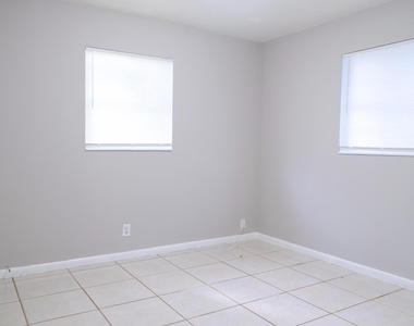 401 Silver Beach Road - Photo Thumbnail 9
