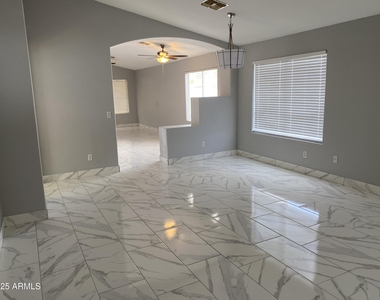8022 W Salter Drive - Photo Thumbnail 3