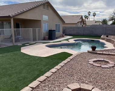 8022 W Salter Drive - Photo Thumbnail 23