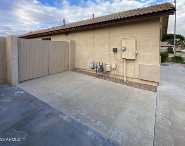 8022 W Salter Drive - Photo Thumbnail 2