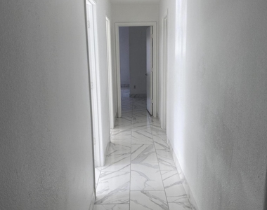 8022 W Salter Drive - Photo Thumbnail 10