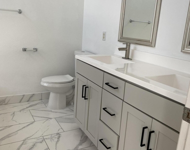 8022 W Salter Drive - Photo Thumbnail 17