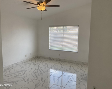 8022 W Salter Drive - Photo Thumbnail 16
