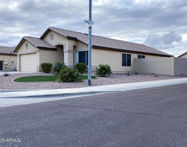 8022 W Salter Drive - Photo Thumbnail 28