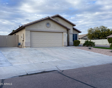 8022 W Salter Drive - Photo Thumbnail 1