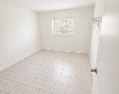 1401 Ne 17th Court - Photo Thumbnail 6