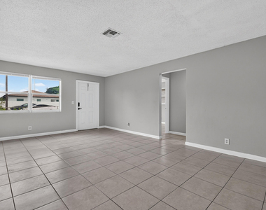 1037 W 28th Street - Photo Thumbnail 6