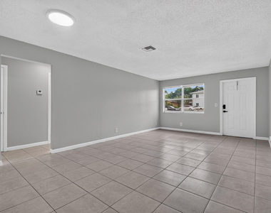 1037 W 28th Street - Photo Thumbnail 7