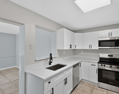1037 W 28th Street - Photo Thumbnail 2