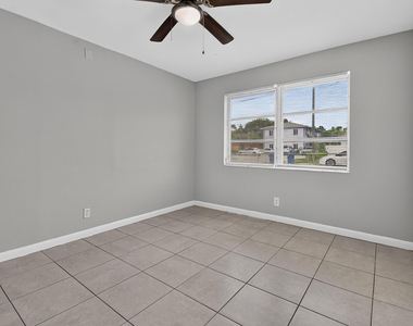 1037 W 28th Street - Photo Thumbnail 13