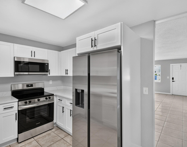 1037 W 28th Street - Photo Thumbnail 1